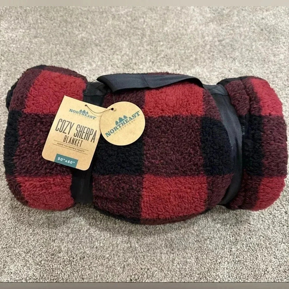 New Northeast Outfitters Cozy Cabin Red Buffalo Check Sherpa Blanket 50” x 60” - Picture 3 of 5